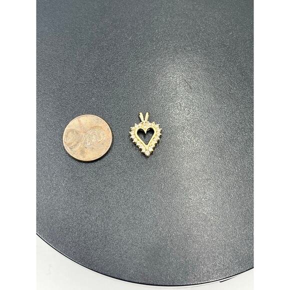 Signed 10K Yellow Gold Diamond Heart 0.20ct TW 20 Diamond 1.25g Pendant - Picture 2 of 11